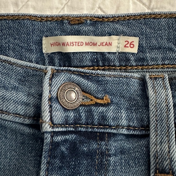 Levi’s High Waisted Mom Jeans Women’s Size 26 - Picture 5 of 13